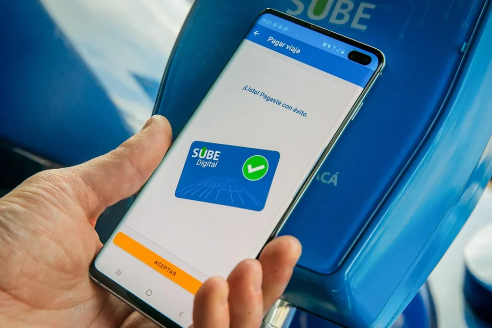 Ya se puede pagar el boleto del colectivo con la tarjeta SUBE Digital: cómo se hace